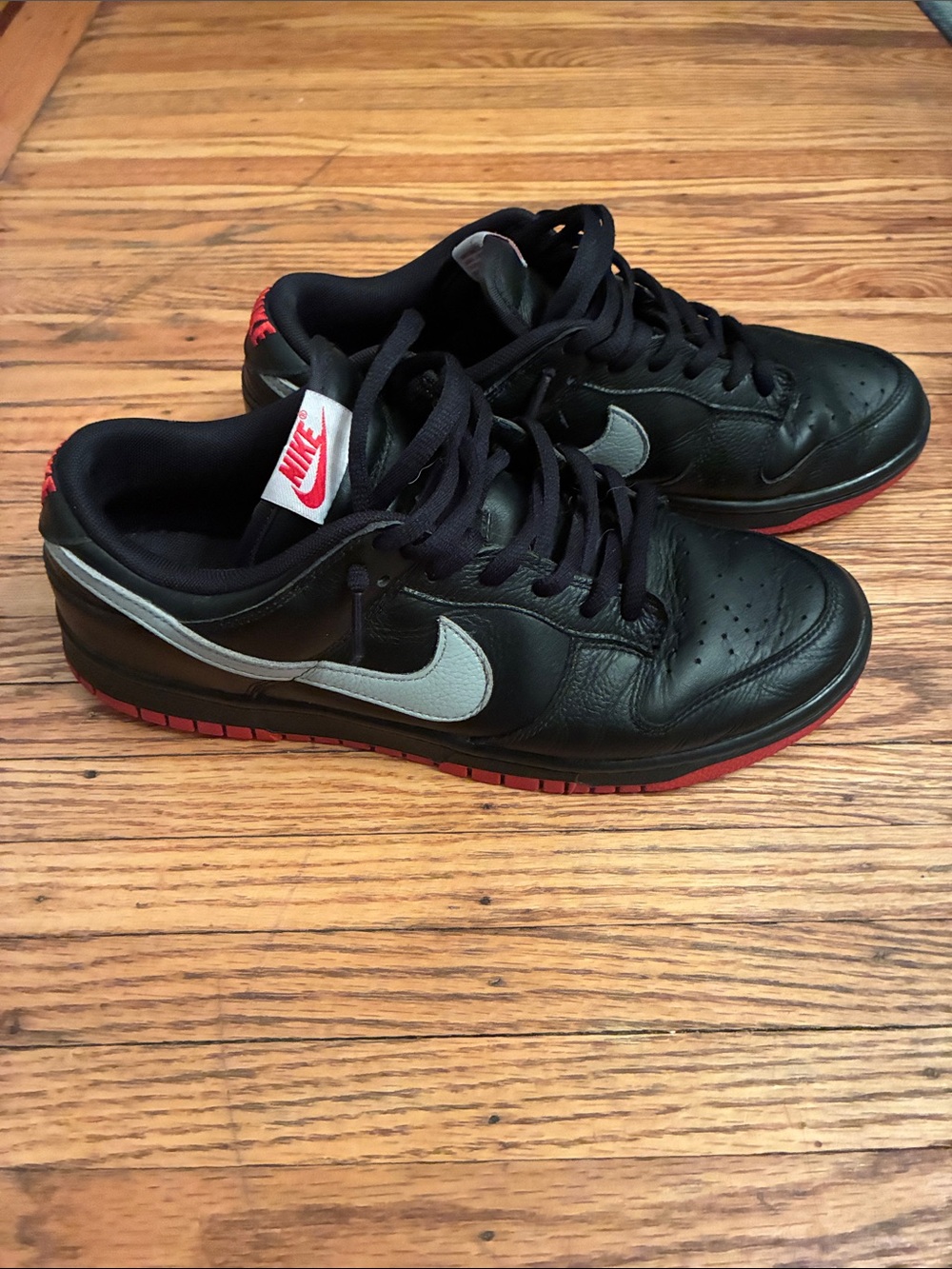 Nike Men’s Black & Red Low-Top Sneakers with Gray Swoosh men’s 12